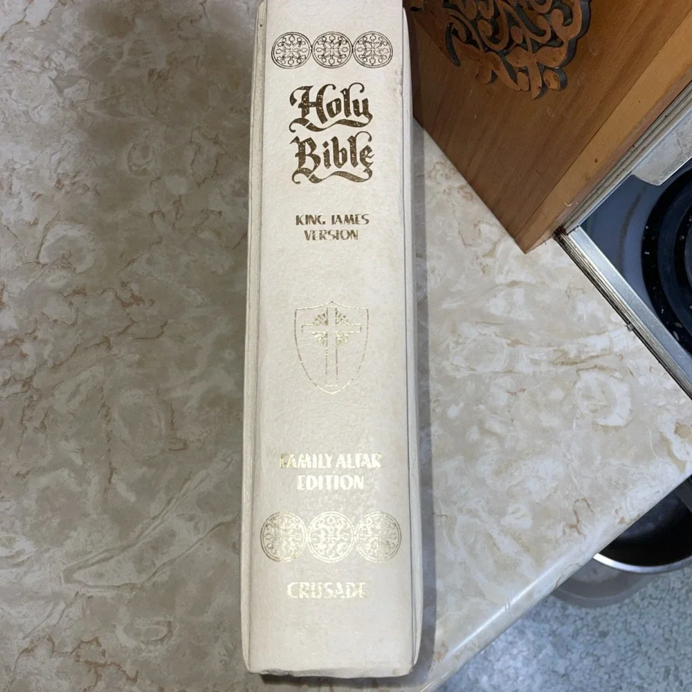 Holy Bible KJV Family Altar Edition Crusade Bible Publisher White Padded Leather